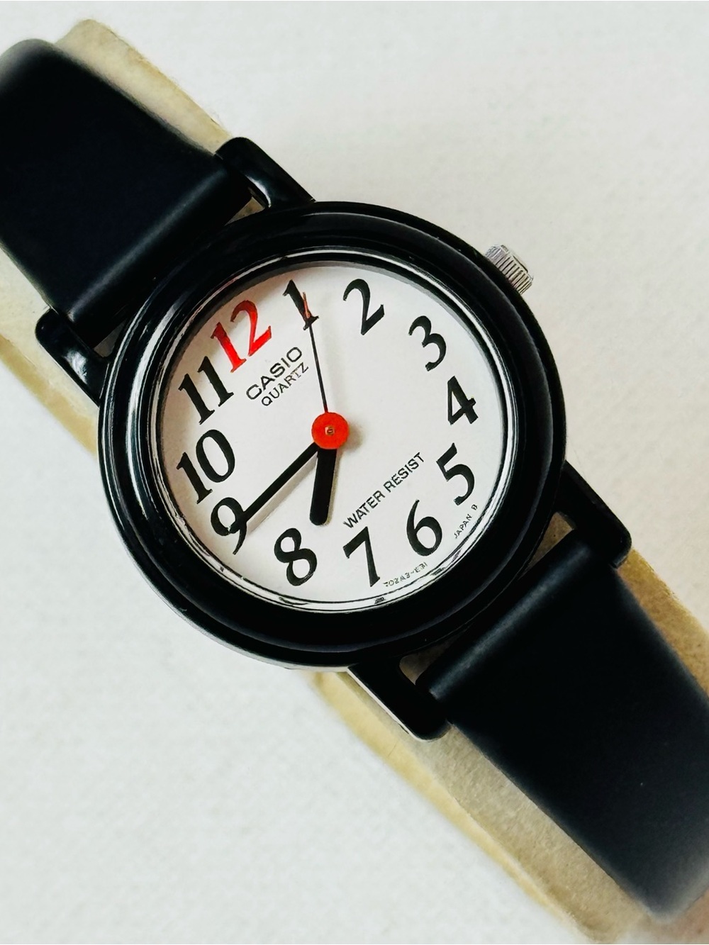 Vintage Casio Ultralight Woman's Watch White Dial Black Plastic 705 LQ-139